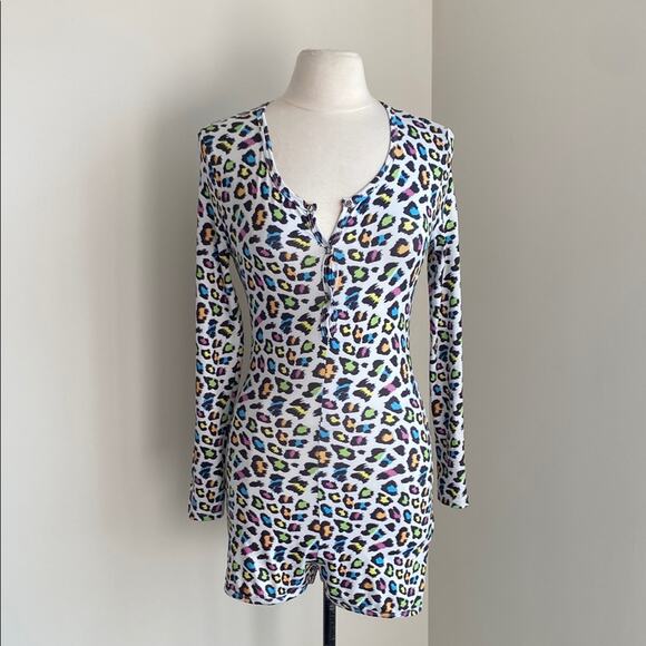 Leopard Print Sleep Romper Womens Sz Small White Multi Color Cozy Sleepwear - Picture 1 of 5